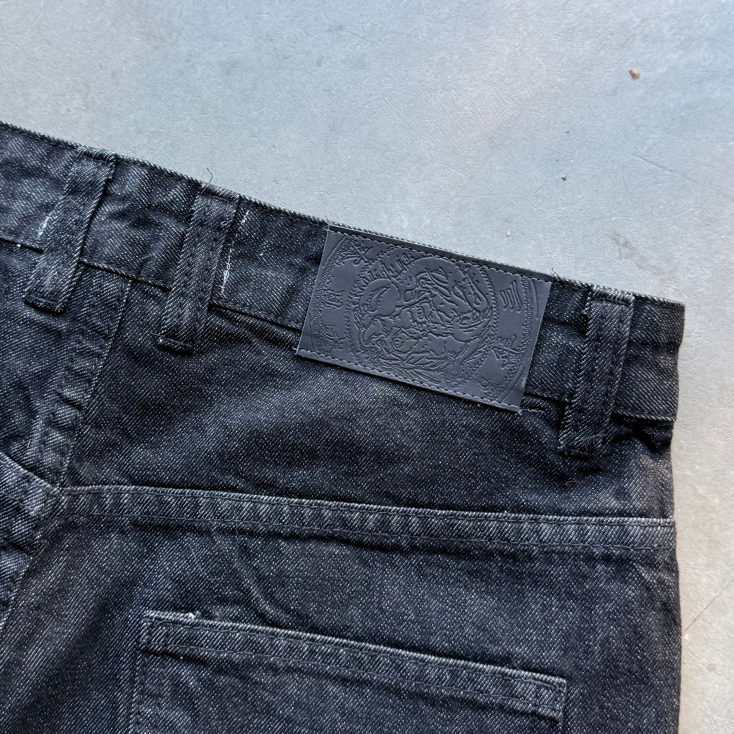 LOCK-CUFF SELVEDGE DENIM [UNIFORM BLACK]