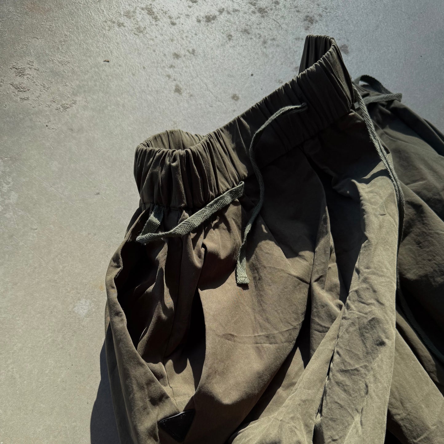 TOBI TRACK PANTS [OLIVE]