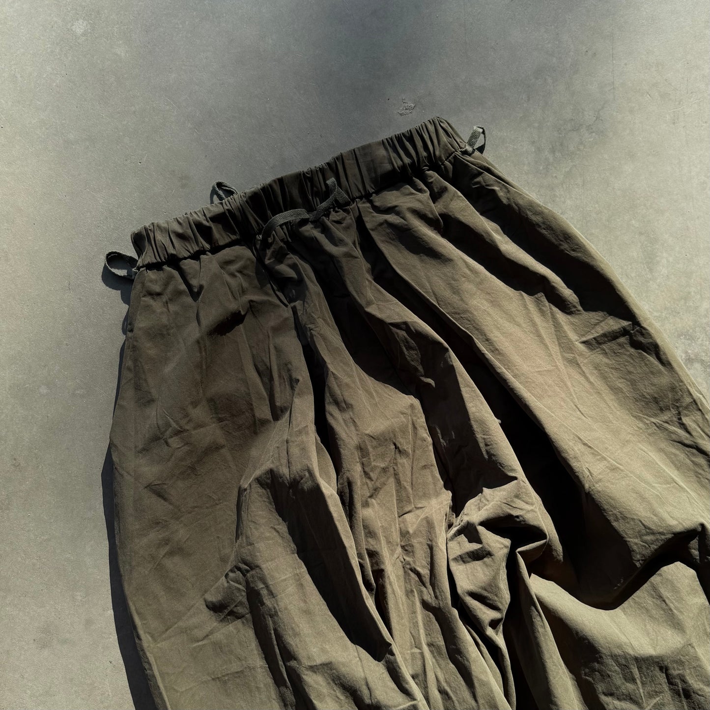 TOBI TRACK PANTS [OLIVE]
