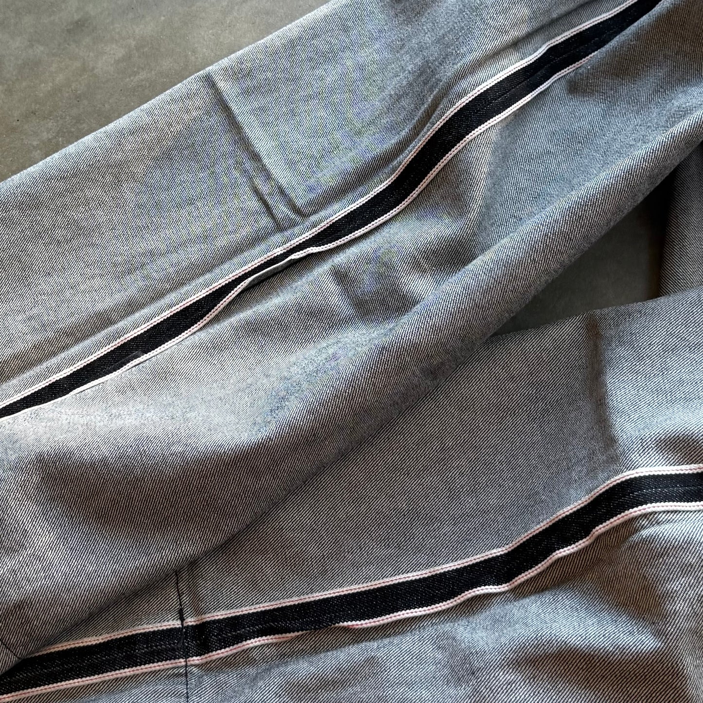 LOCK-CUFF SELVEDGE DENIM [UNIFORM BLACK]