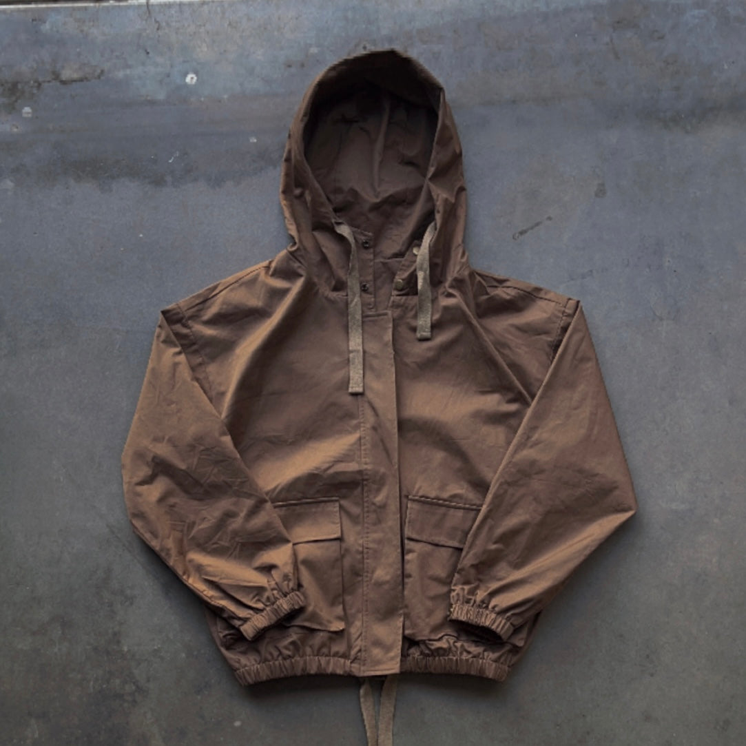 BUTTONED WINDBREAKER [MOCHA]