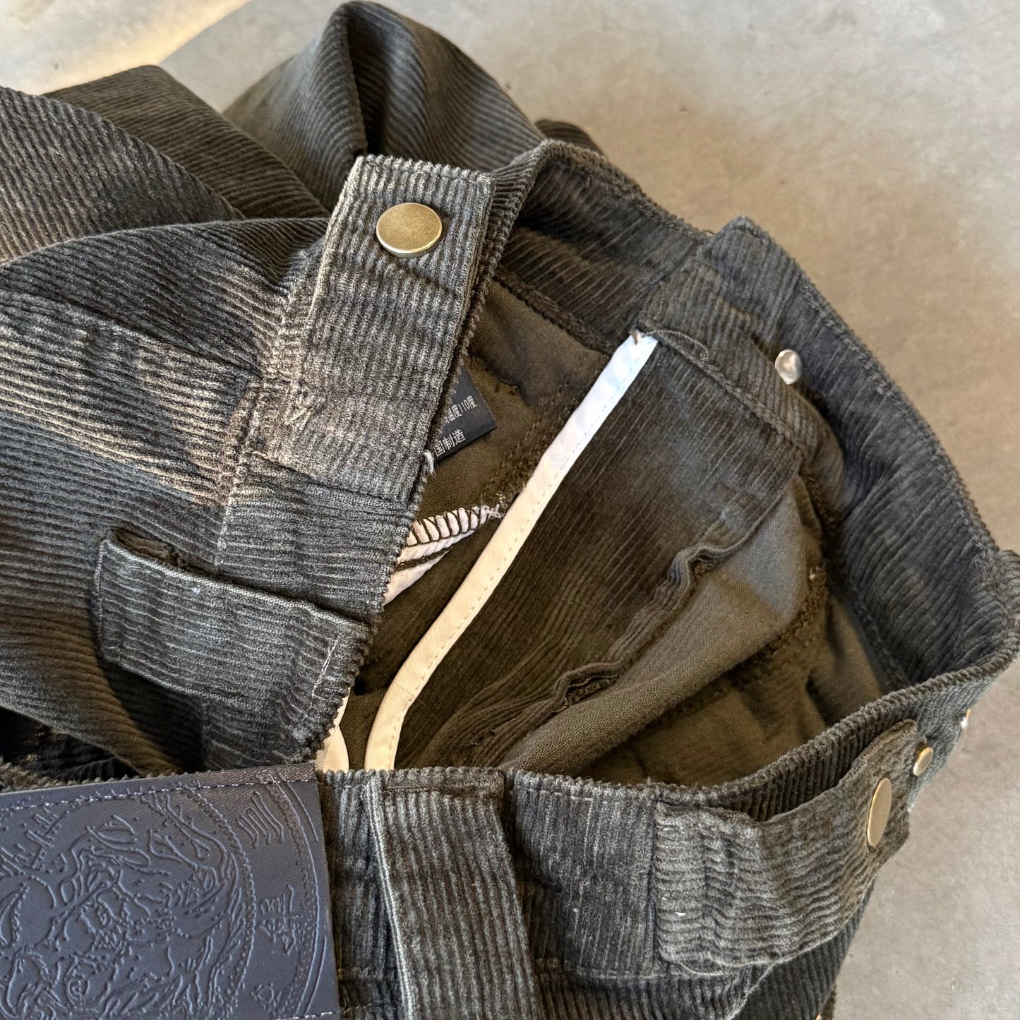 SNAP CORDUROYS [DARK OLIVE]