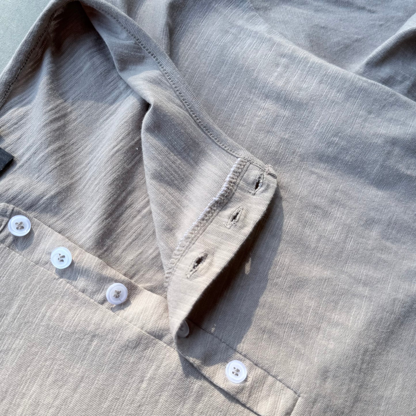 LIGHTWEIGHT SLUB HENLEY [SAND]