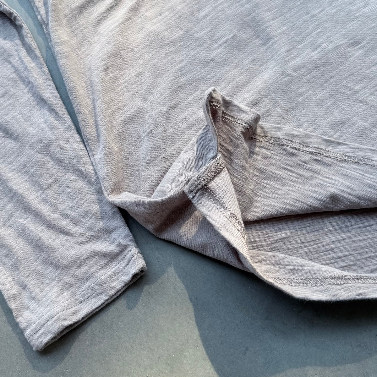 LIGHTWEIGHT SLUB HENLEY [SAND]