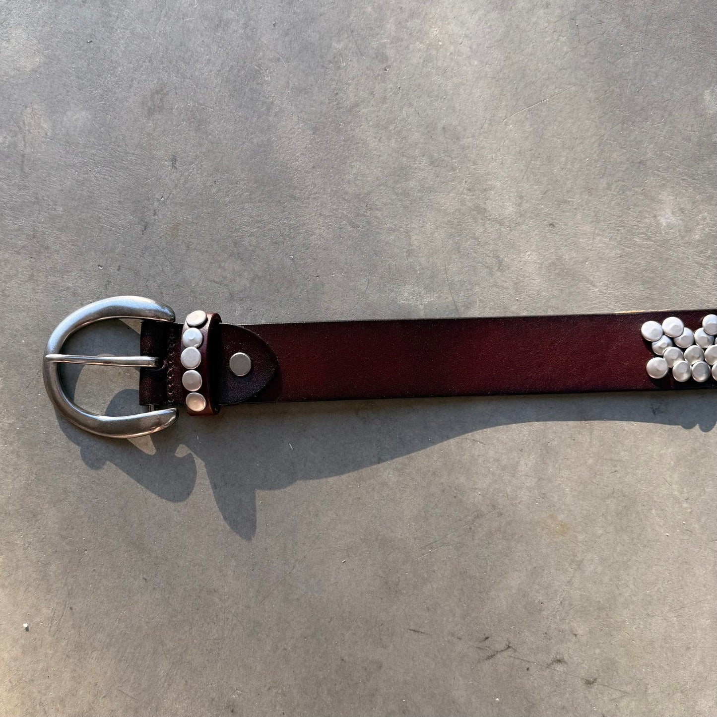DRAGONSCALE STUDDED BELT [BURNT CRIMSON]