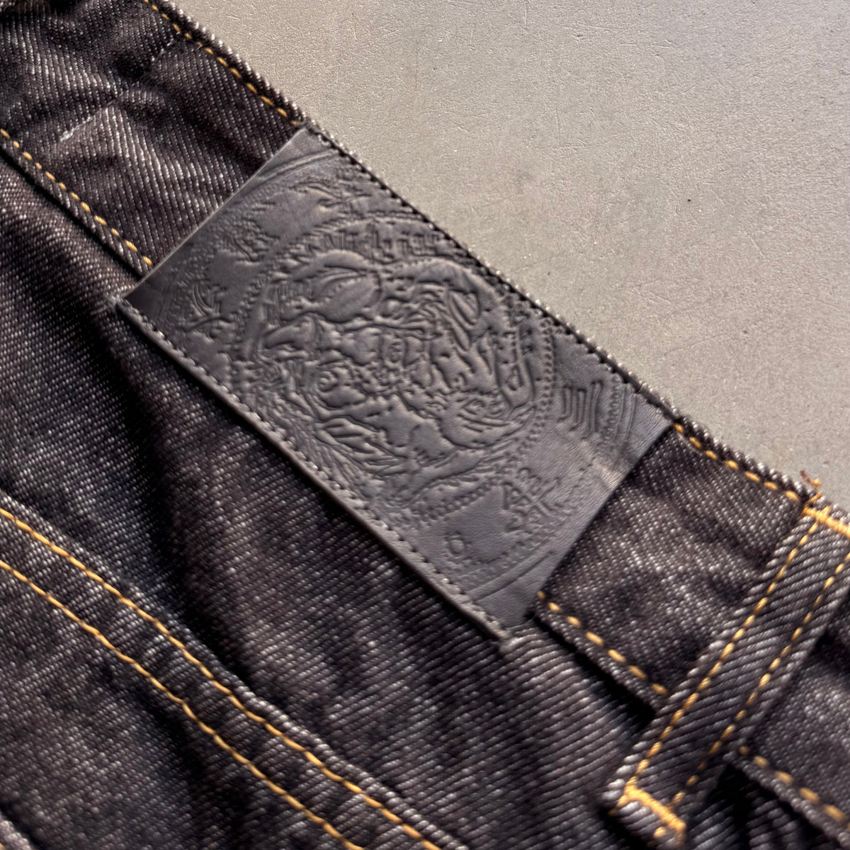 EVANESCENT JEANS [UNIFORM BLACK]