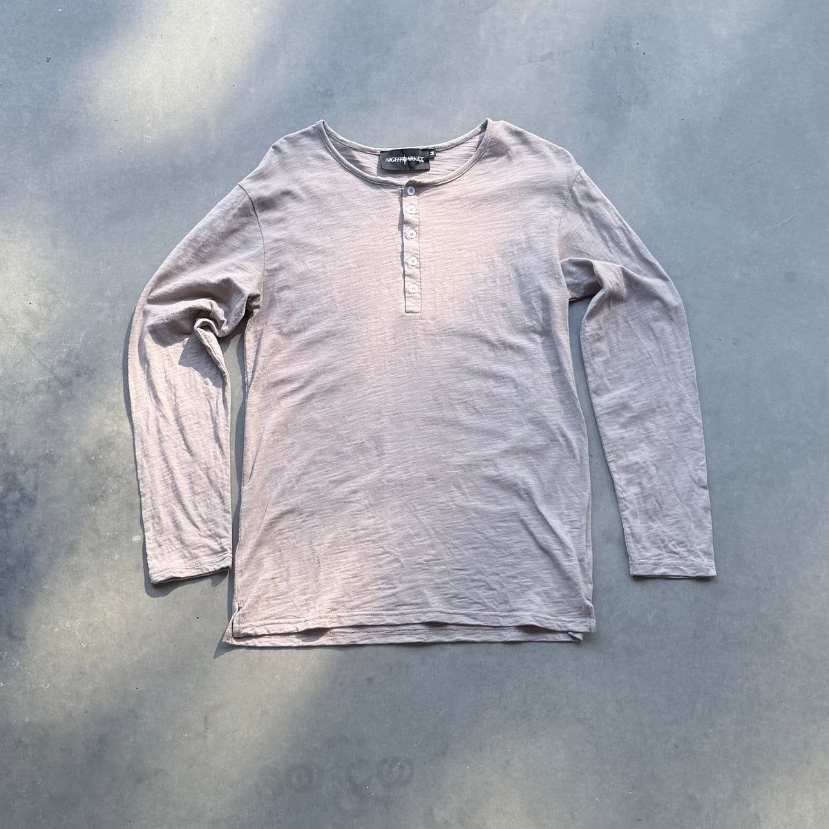 LIGHTWEIGHT SLUB HENLEY [SAND]
