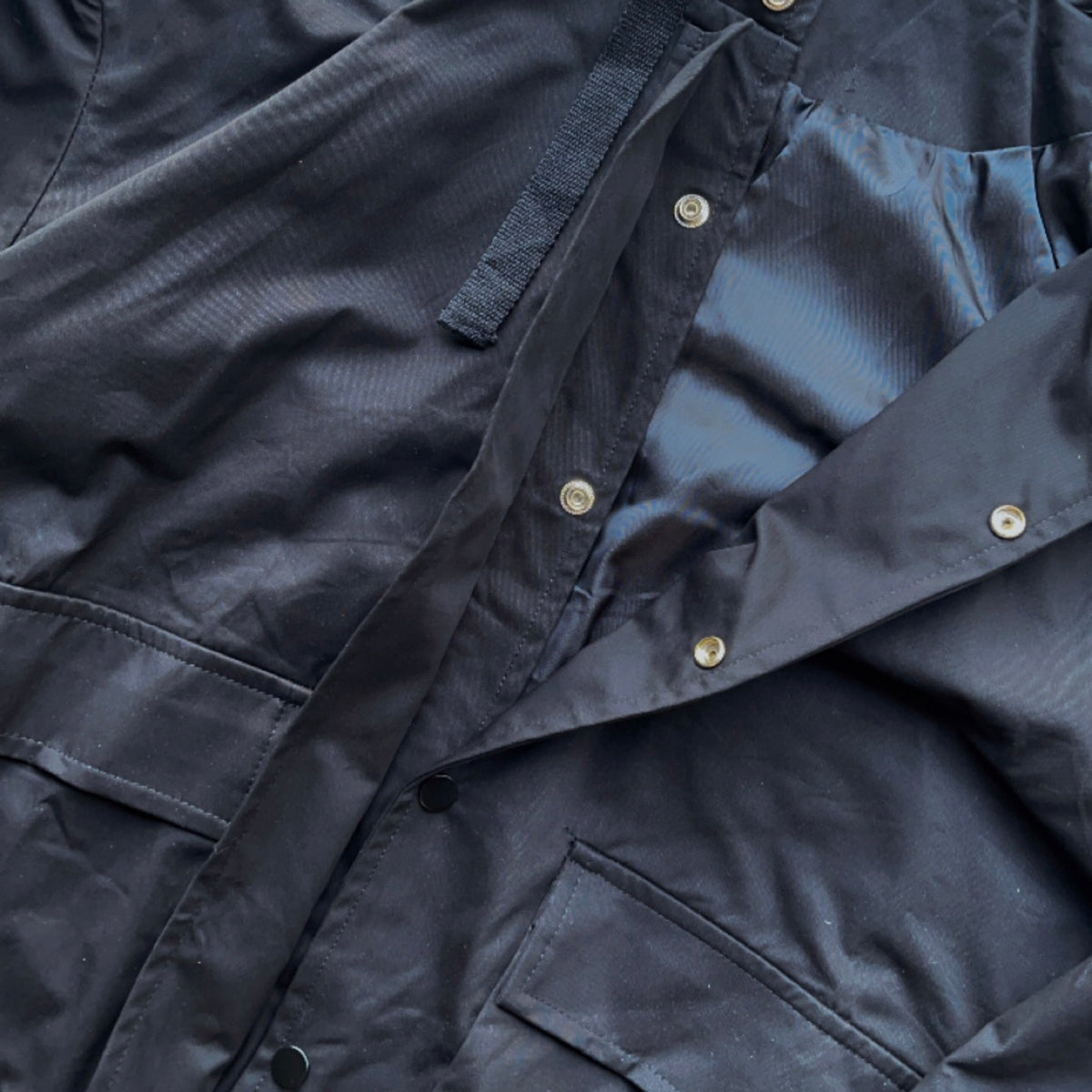 BUTTONED WINDBREAKER [NOIR]