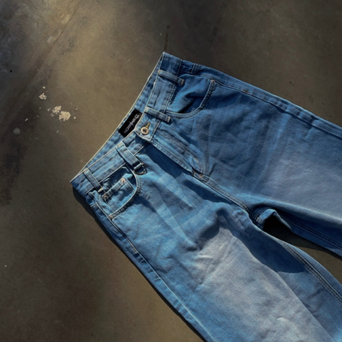 EVANESCENT JEANS [LIGHT BLUE]